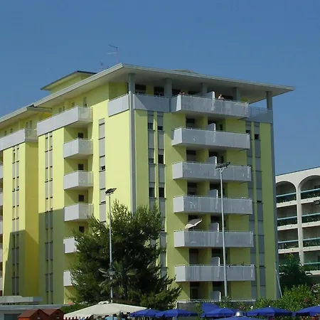 아파트 Beachside Retreat With Terrace In