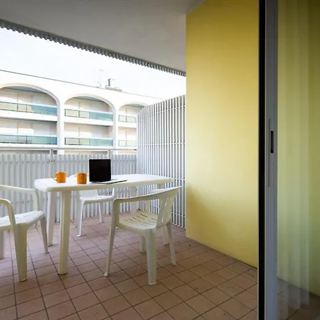 Beachside Retreat With Terrace In Apartment *