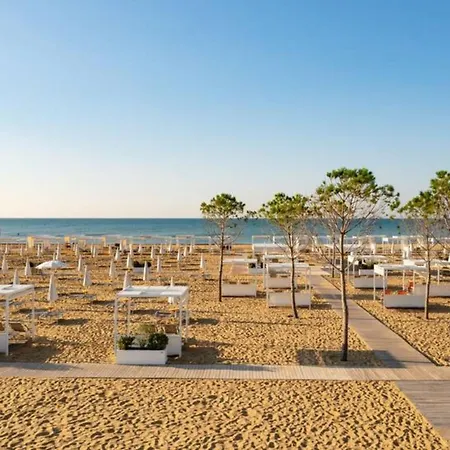 Beachside Retreat With Terrace In アパート ビビオーネ